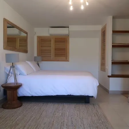 Villa Calle Palomas 13