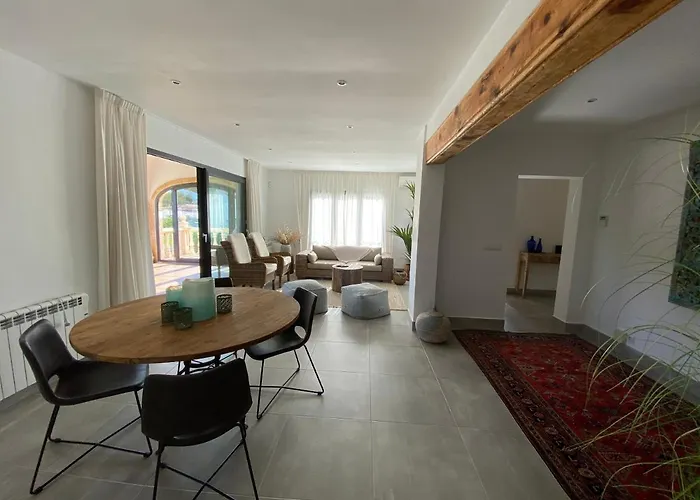 Villa Calle Palomas 13